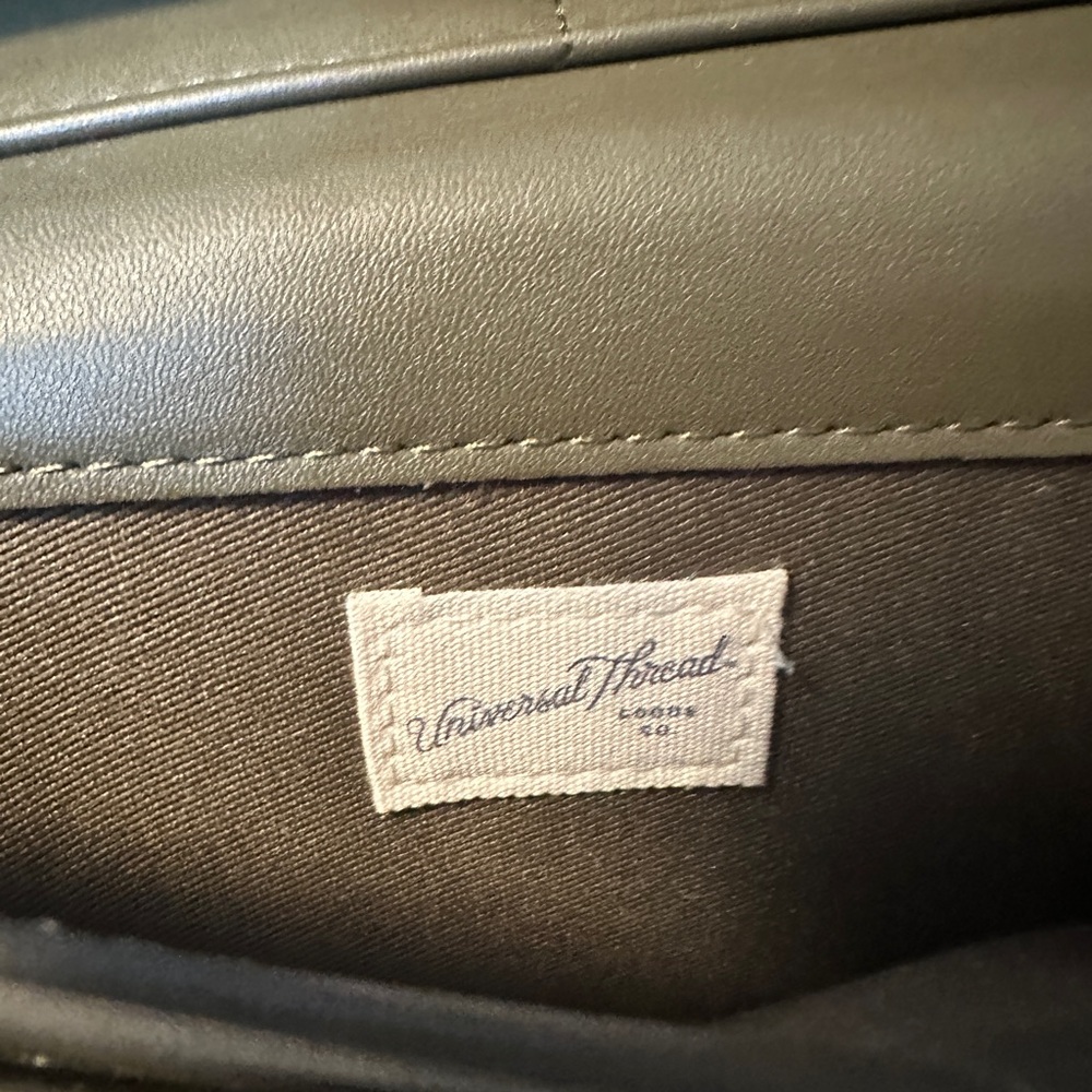 Universal Thread Women’s Tri-Fold Snap Close Wall… - image 5